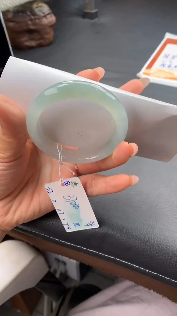 未镶嵌手镯翡翠自带#送人#，联系客服核对地址~