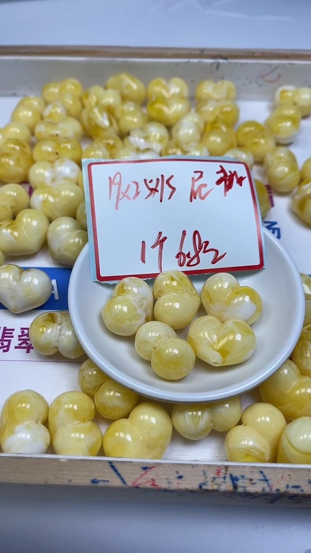 裸石蜜蜡未镶嵌A1952 白花蜡 屁桃19*25*15mm1个6.8元