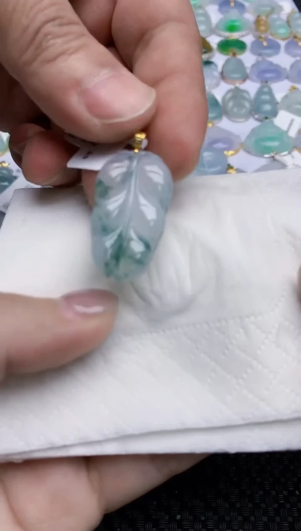 【闪购商品】翡翠颈饰未镶嵌天然翡翠A货