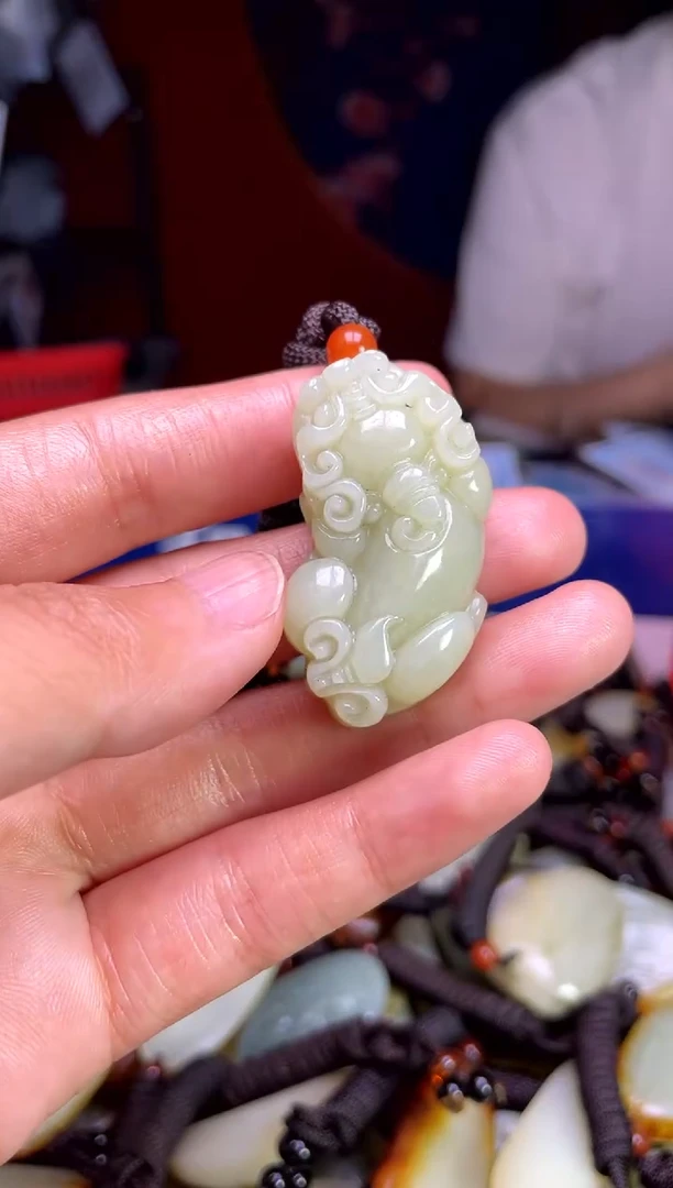 和田玉未镶嵌颈饰1