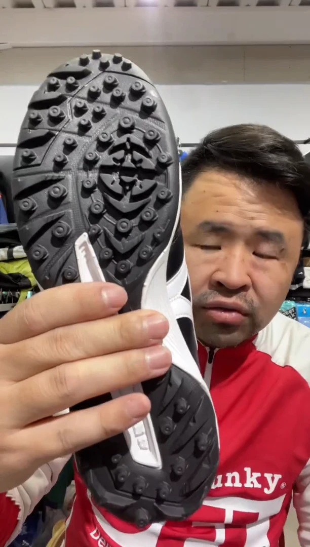 海****芙黑白色碎钉TF 40 价格399