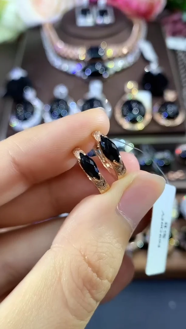 18K金镶嵌翡翠耳饰B22