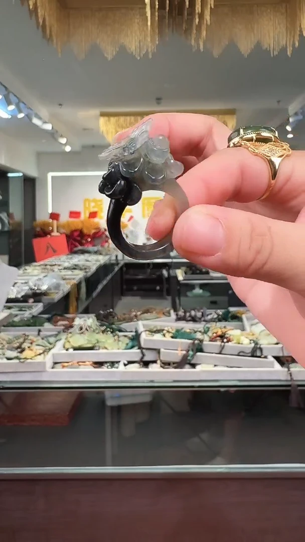 未镶嵌岫玉颈饰戒指
