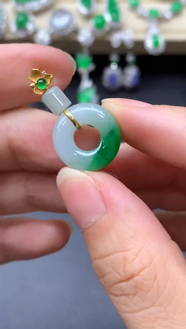 颈饰18K金镶嵌翡翠333-中国好珍宝