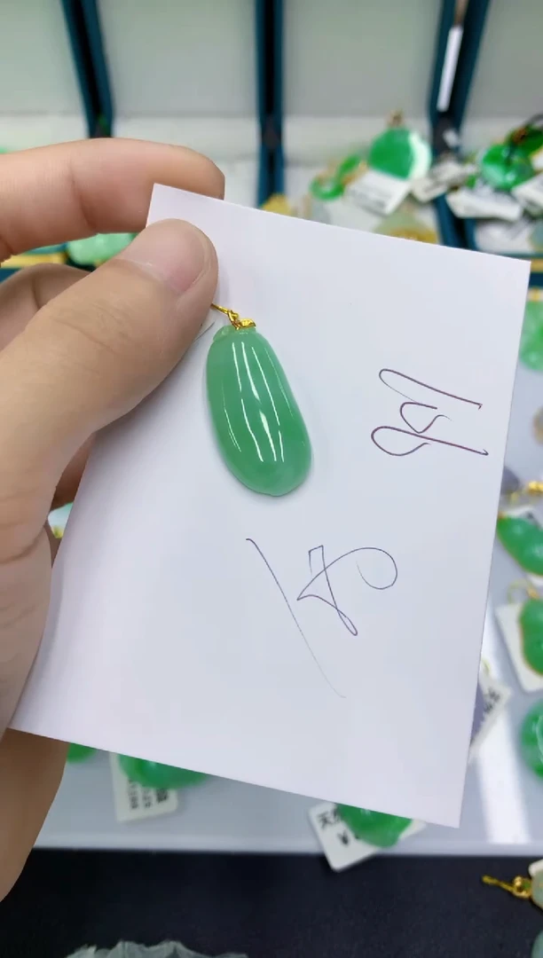 翡翠18K金镶嵌颈饰翡翠