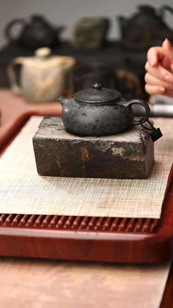 归玉堂冰碛岩重工雕刻豹纹寒江壶200cc