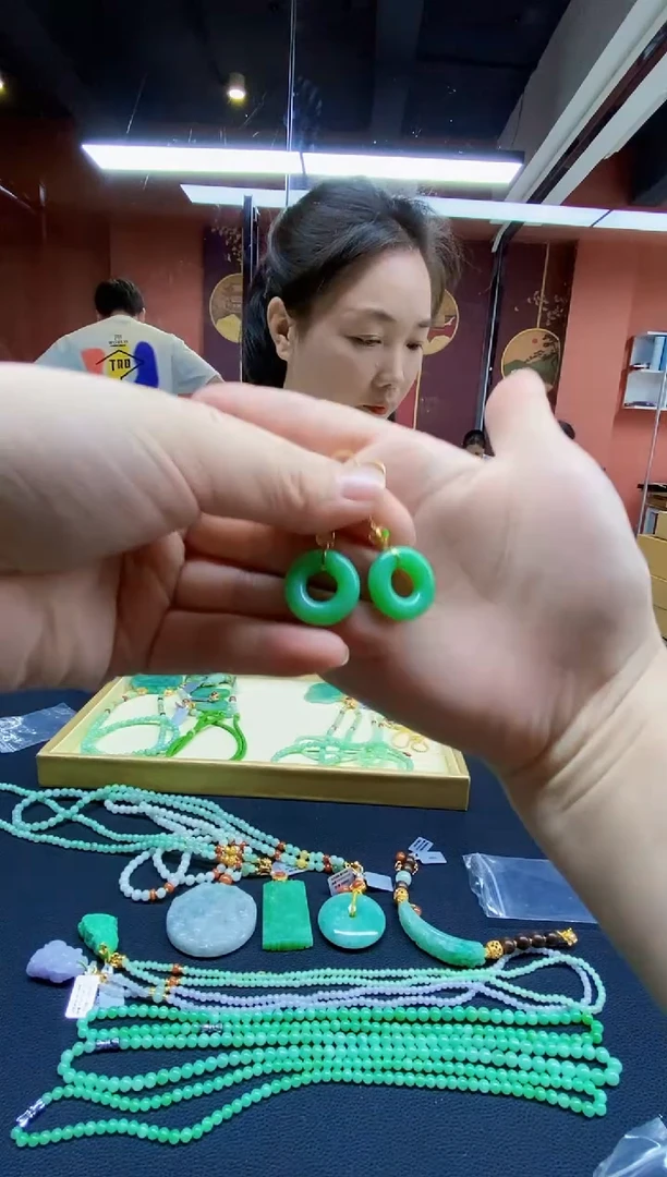 颈饰未镶嵌翡翠翡翠耳饰
