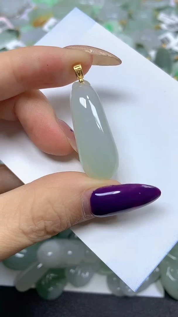 颈饰未镶嵌翡翠