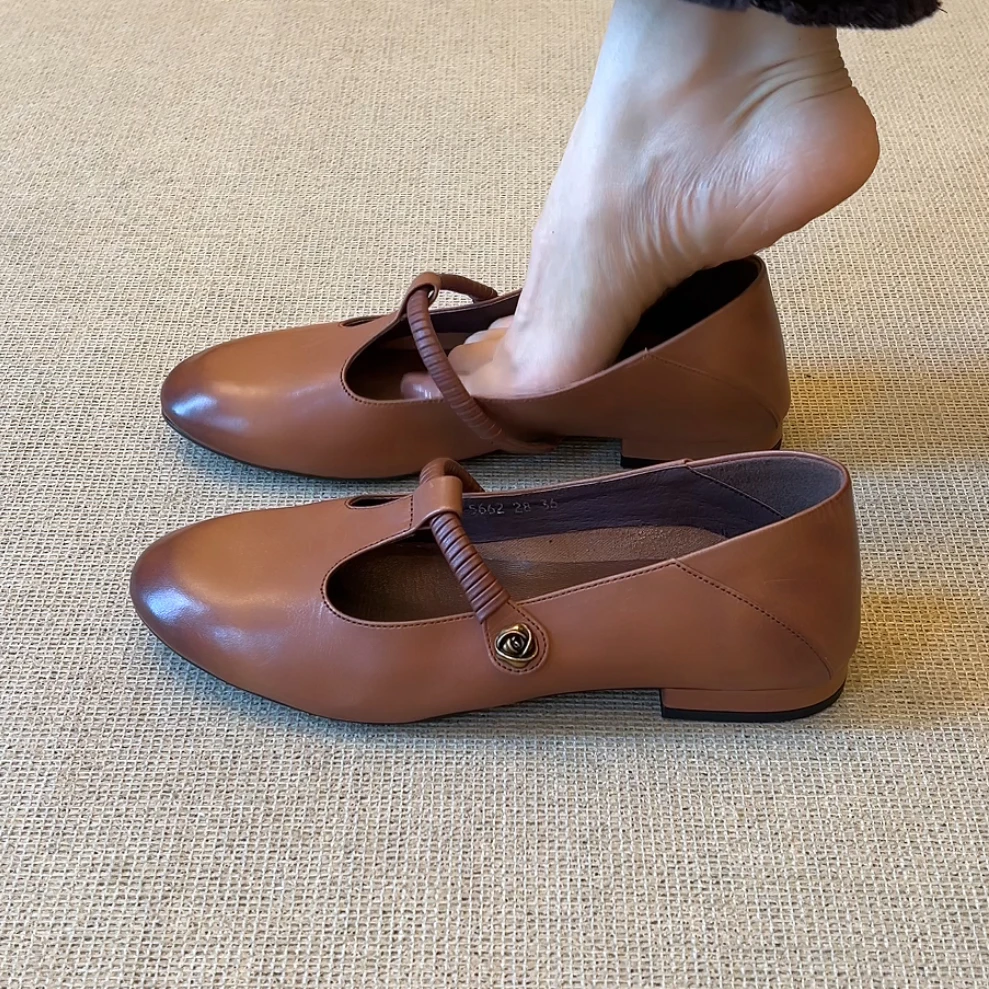 RubyL/1.5cm英伦风通勤百搭舒适圆头丁字带花朵平底浅口单鞋女款