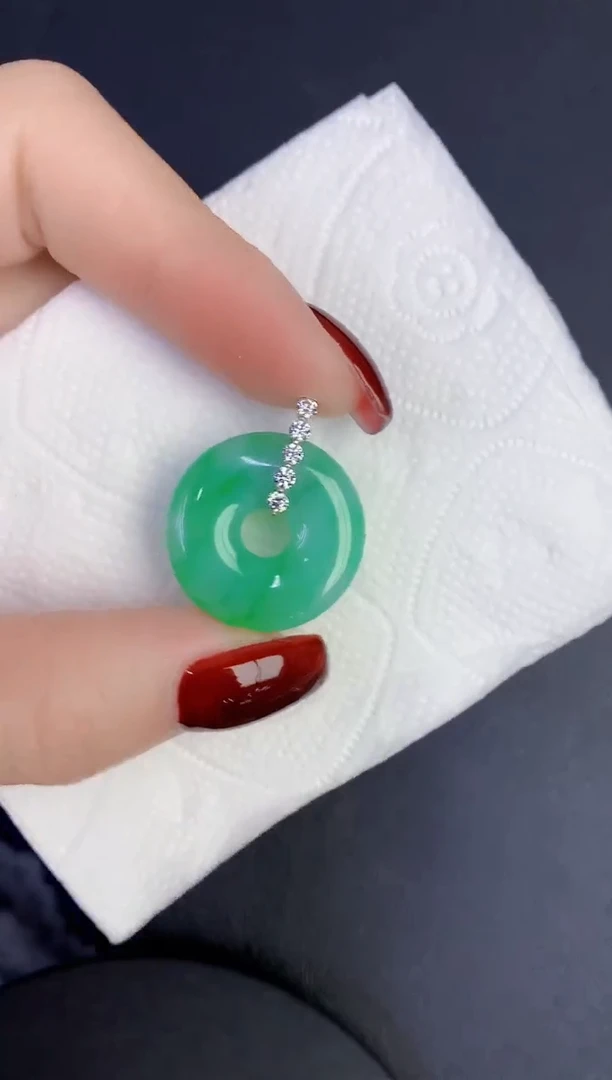 颈饰18K金镶嵌翡翠缅甸天然翡翠A货