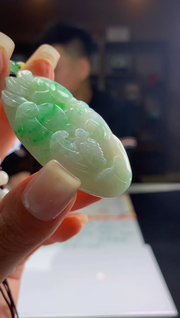 翡翠未镶嵌颈饰净货