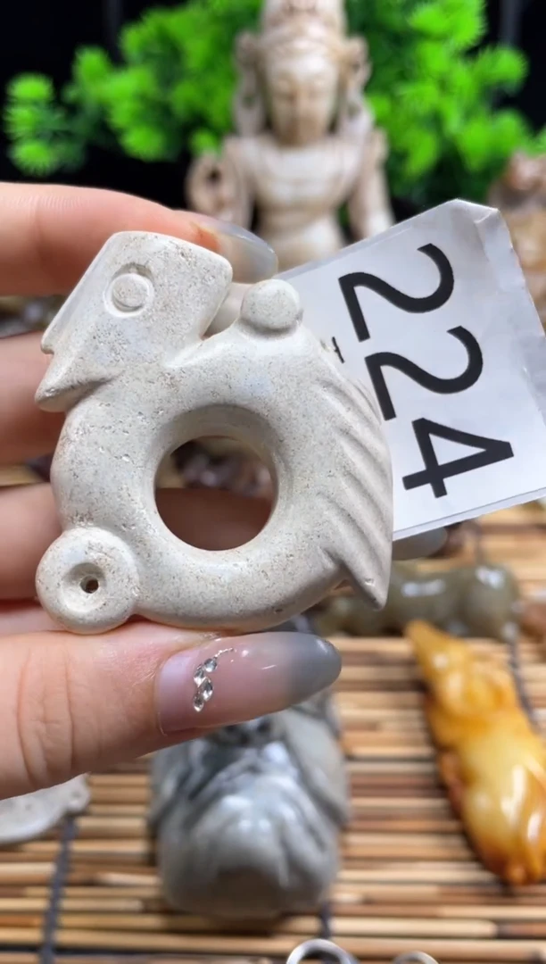 蛇纹石玉未镶嵌颈饰1