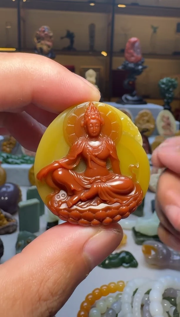 颈饰未镶嵌石英质玉玩**恭阿拉善观音