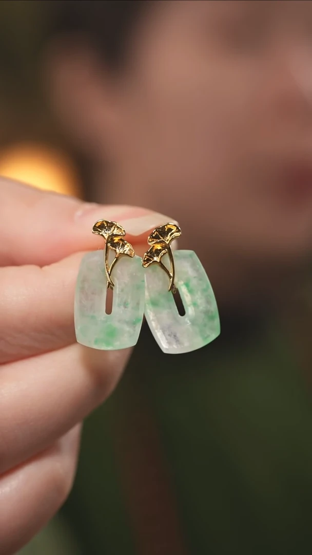 18K金镶嵌翡翠耳钉18K金银杏翡翠耳钉