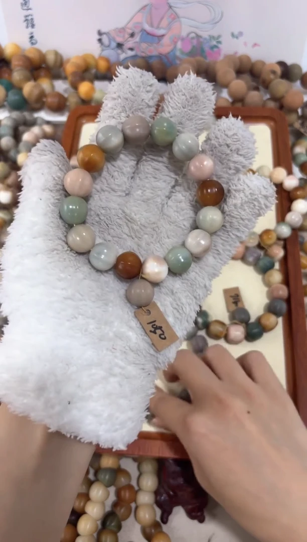 【闪购商品】菩提根/象牙果吊坠10501鲨鱼背