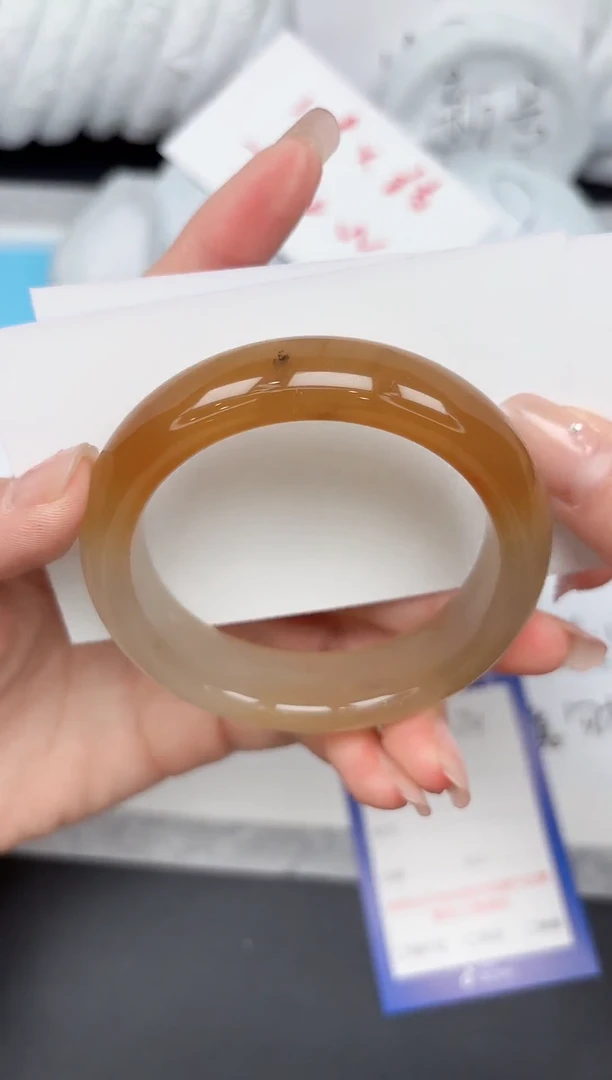 未镶嵌手镯石英质玉174/57.2