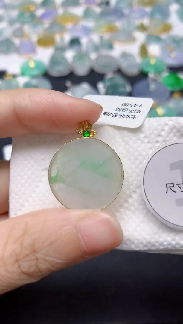 翡翠18K金镶嵌颈饰天然缅甸A货翡翠