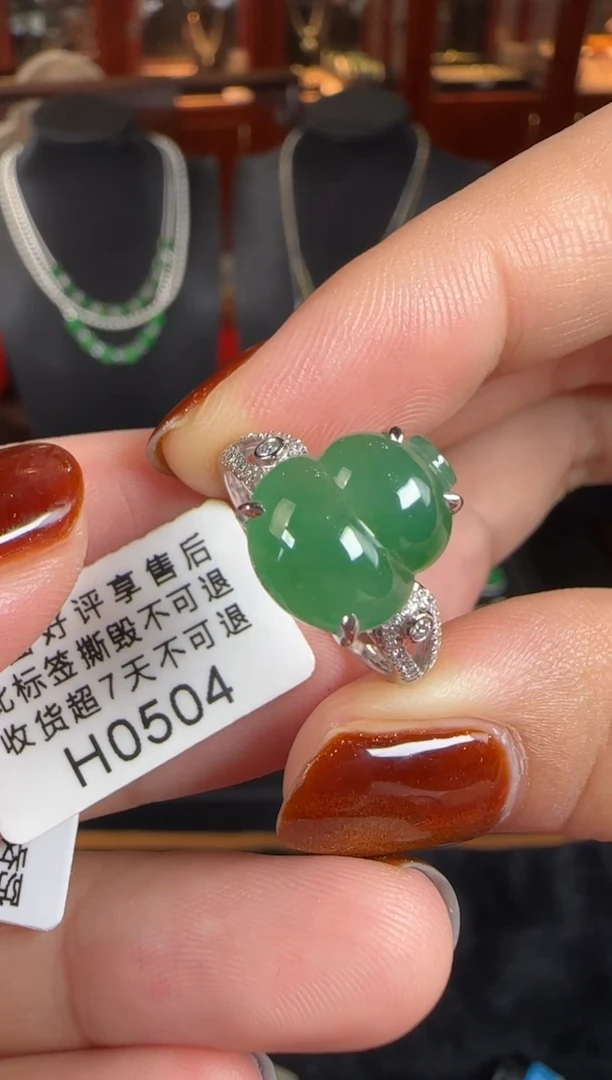 18K金镶嵌戒指翡翠H0504绿葫芦戒指