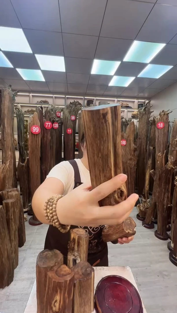 沉香碎屑沉香沉香原料摆件工艺品一百元以上带底座