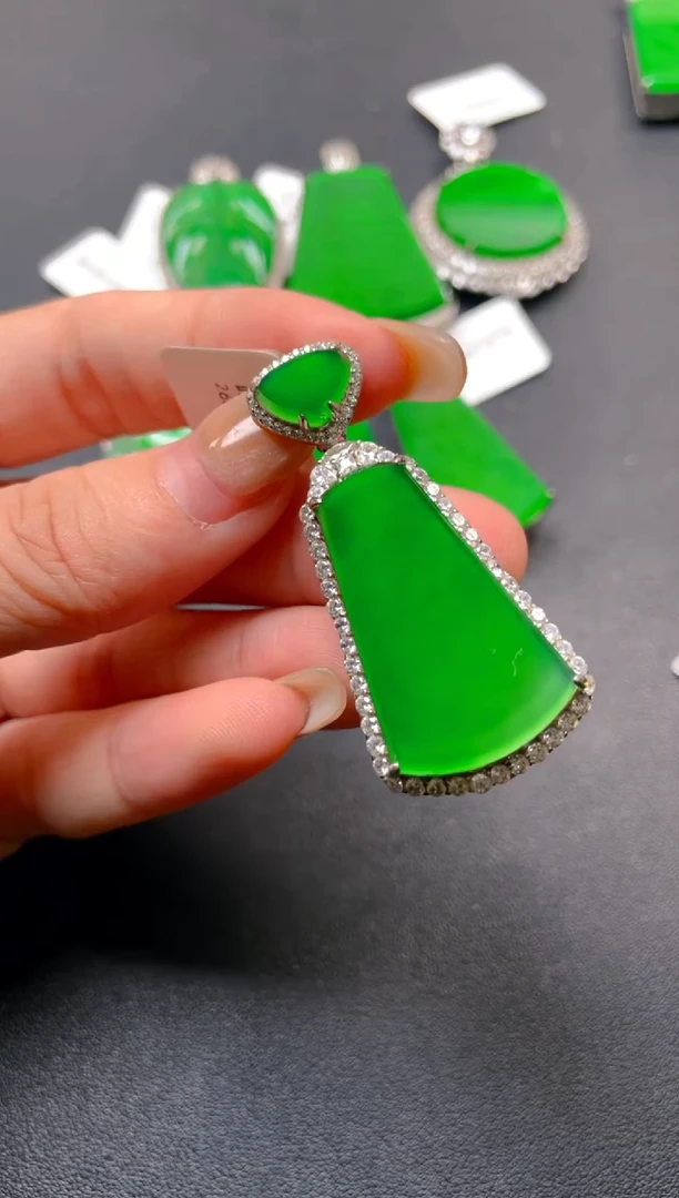 颈饰银S925镶嵌翡翠吊坠