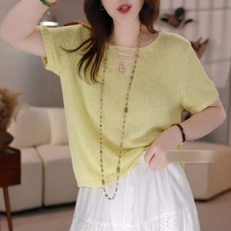 高端时尚镂空设计V领上衣2025春夏新款气质遮肉简约短袖针织衫女