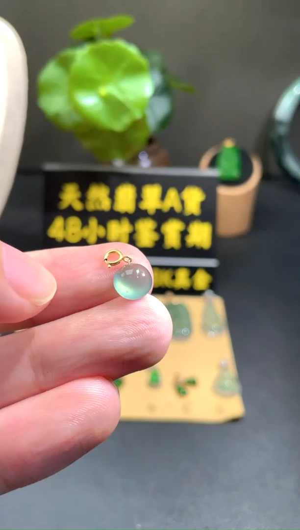 颈饰18K金镶嵌翡翠翡翠A货