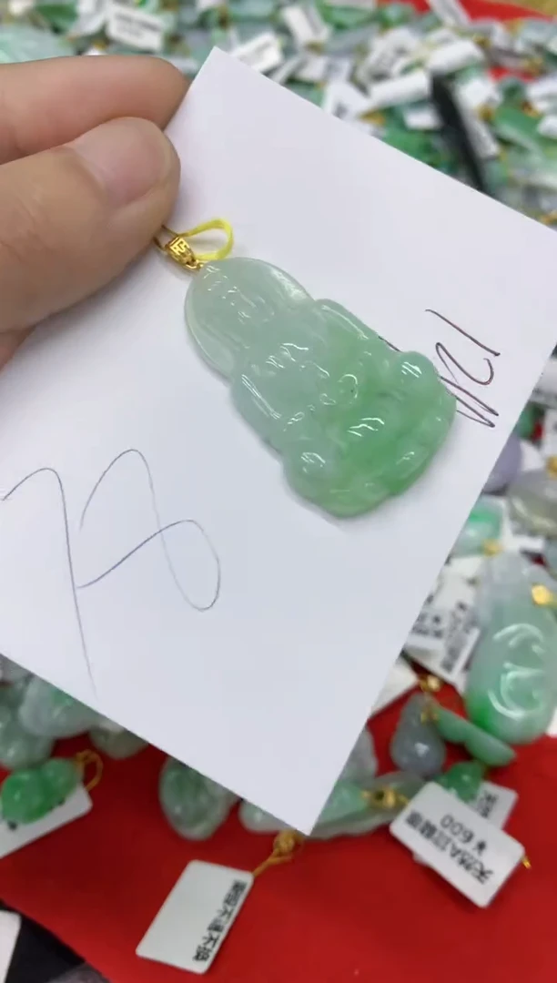 翡翠未镶嵌颈饰翡翠