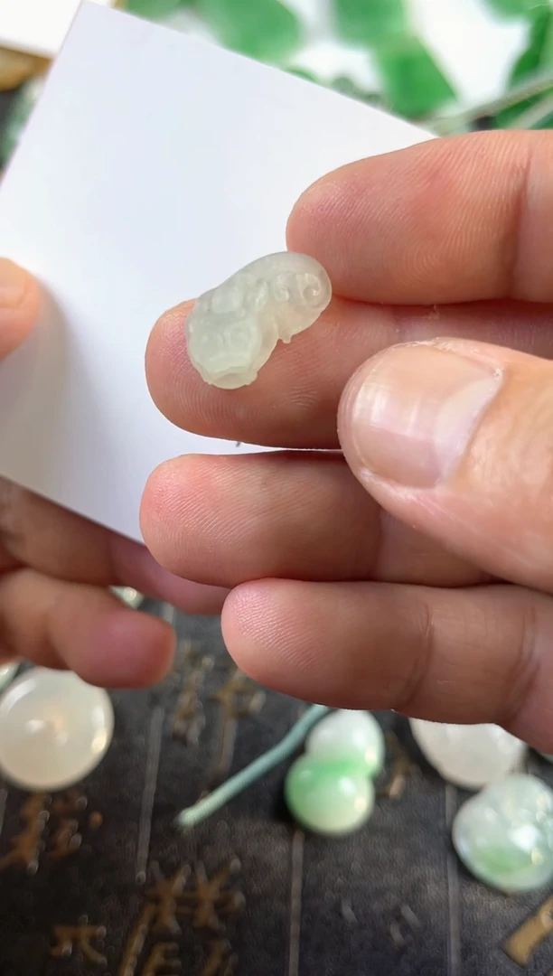 定制翡翠未镶嵌貔貅