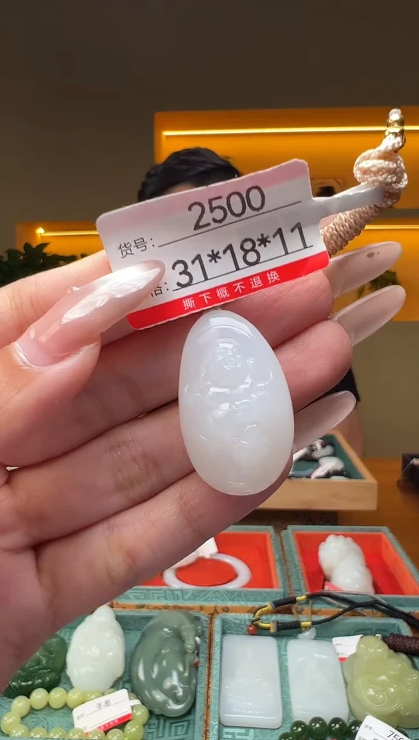 颈饰未镶嵌和田玉1