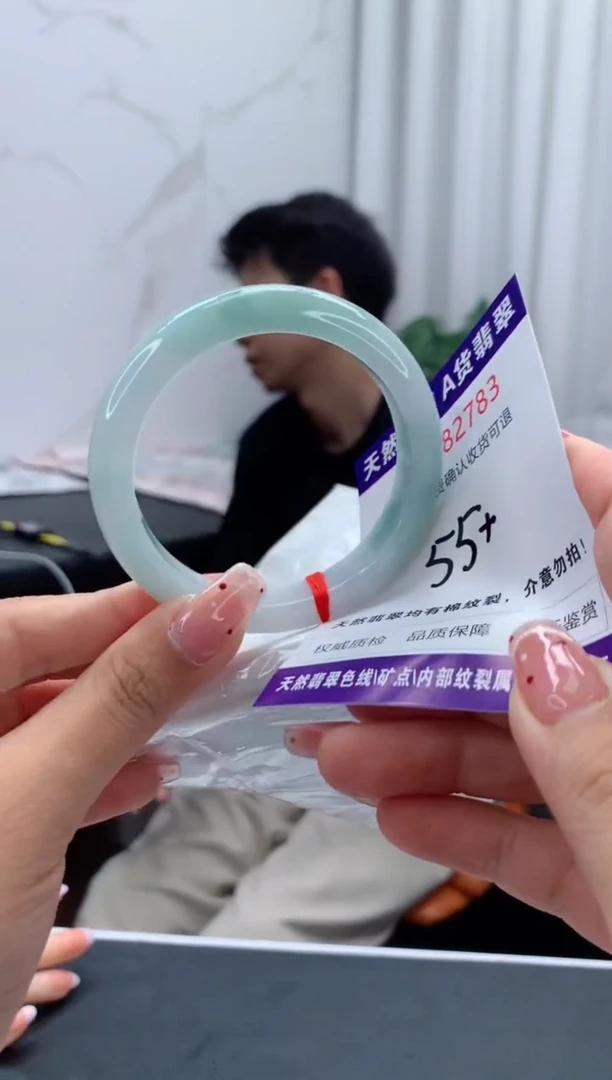 未镶嵌手镯翡翠有纹，完美者勿拍
