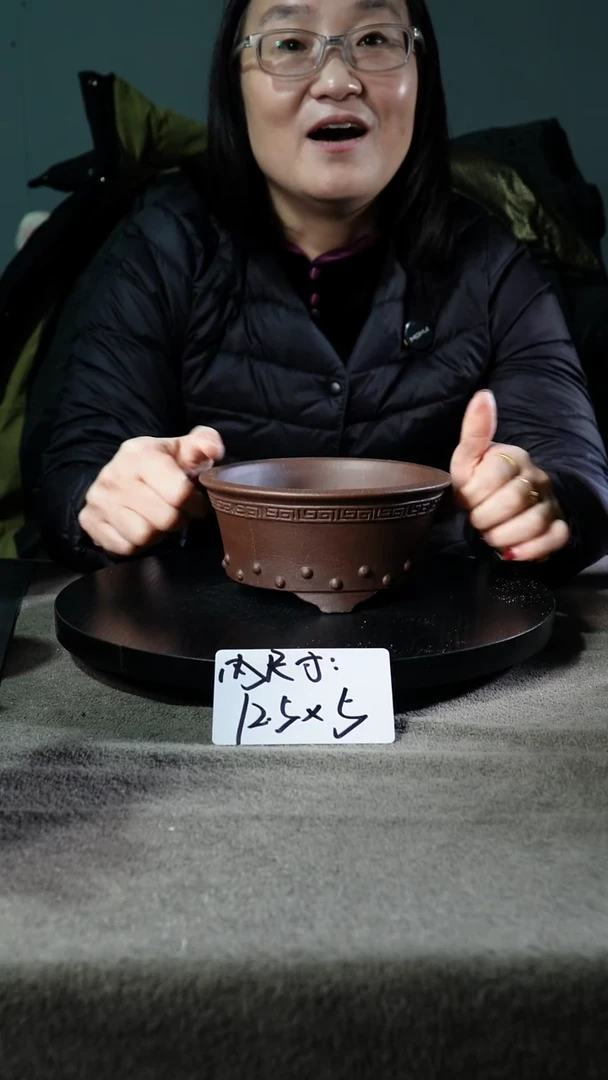 A宜兴紫砂小花盆