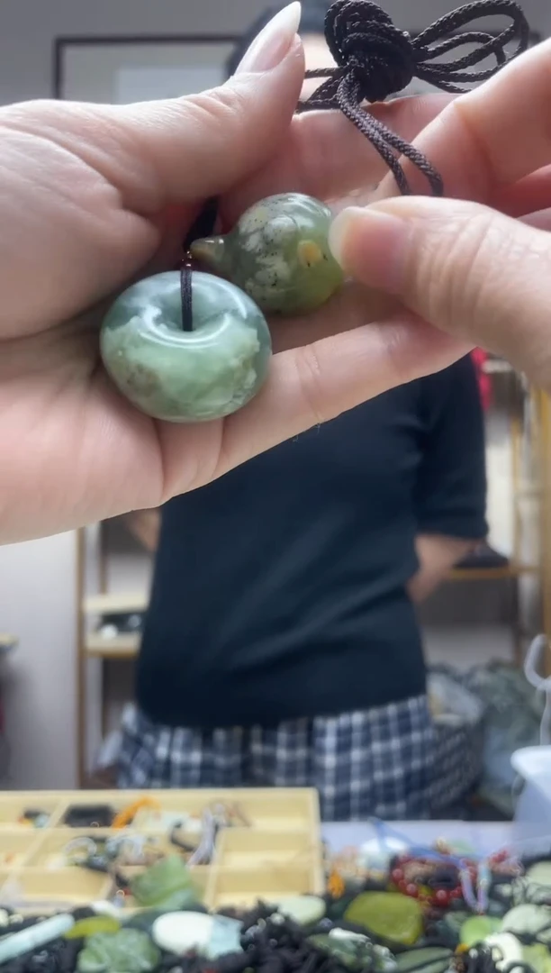 未镶嵌岫玉吊坠·