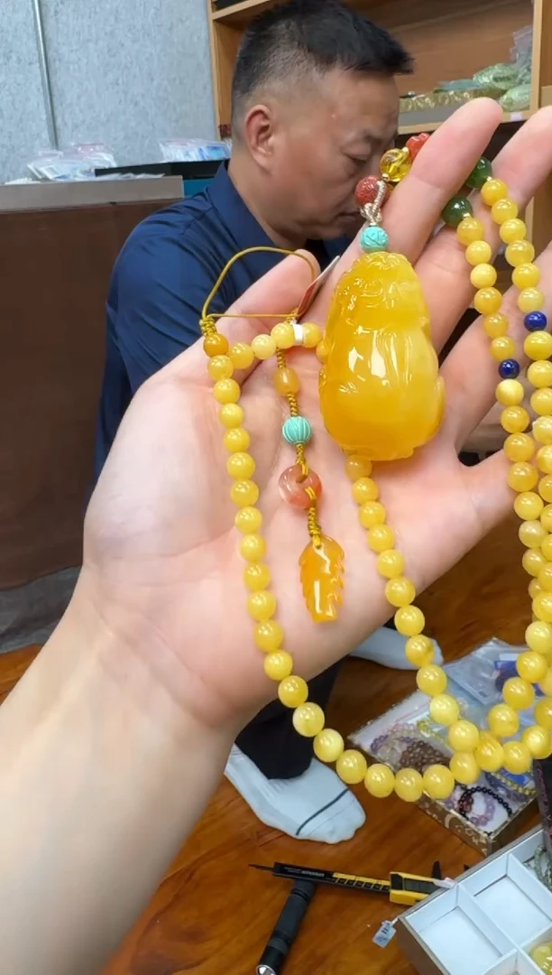 未镶嵌颈饰琥珀挂件