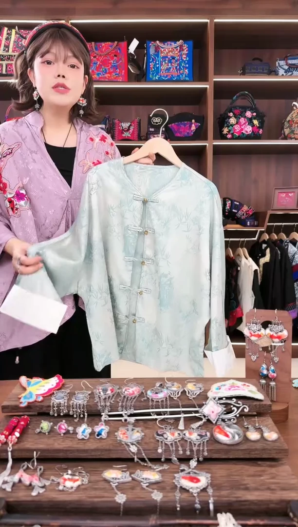 【闪购商品】织绣L32蚩梦苗族古绣