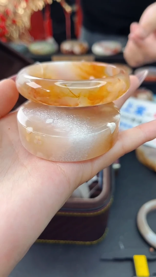 【闪购商品】石英质玉手镯未镶嵌赠送镯心（57圈口）