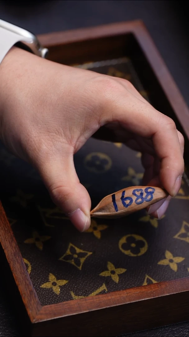 【闪购商品】橄榄核吊坠苏工橄榄核