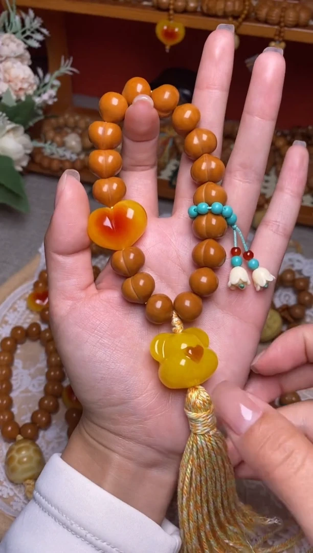 吊坠猴头核桃玻璃底屁桃手持➕铃兰花(新号福利）