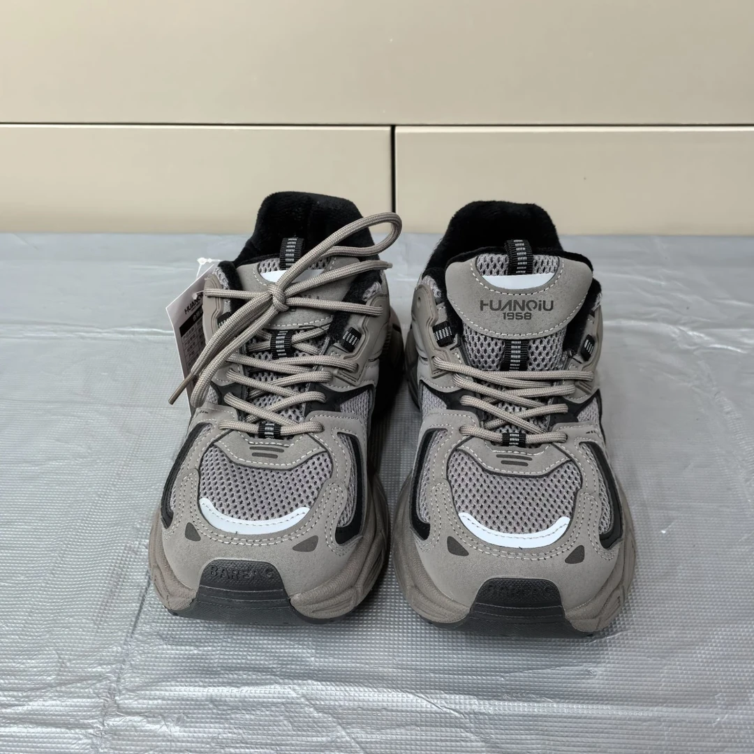 男女运动鞋清仓处理