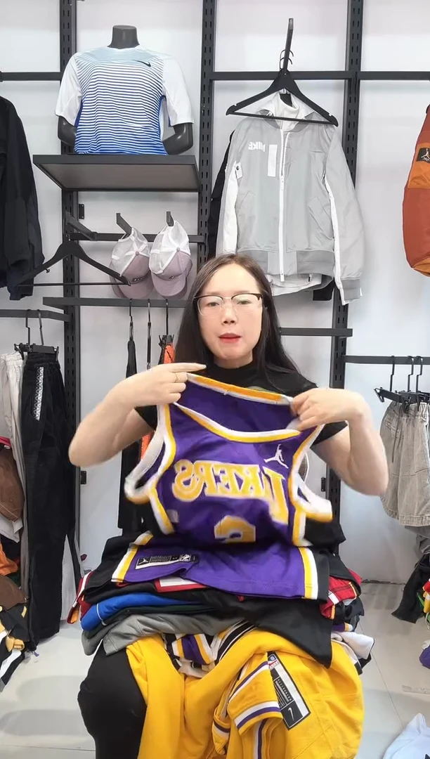 2608   编码  耐克卫衣服饰过款为准 尺码