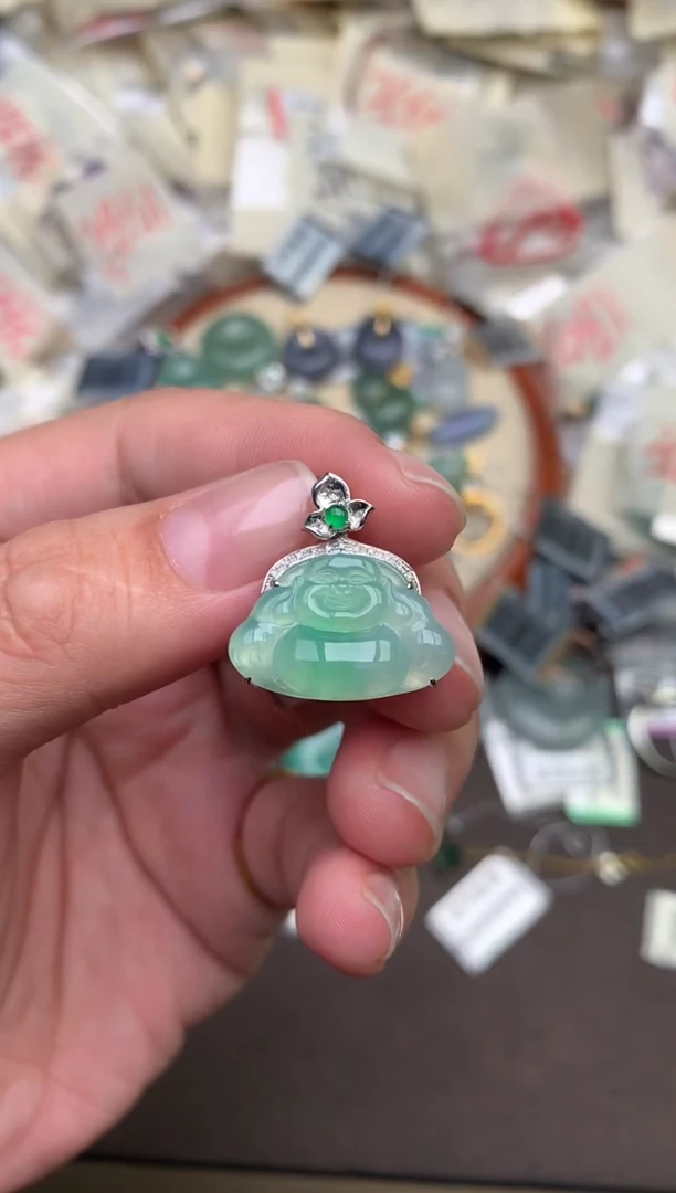 翡翠挂件18K金镶嵌—