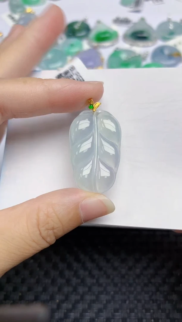 翡翠18K金镶嵌颈饰天然A货翡翠