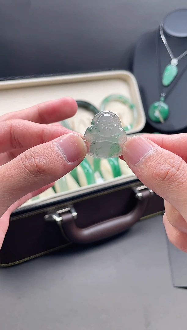 未镶嵌手镯石英质玉天然非洲翠手镯