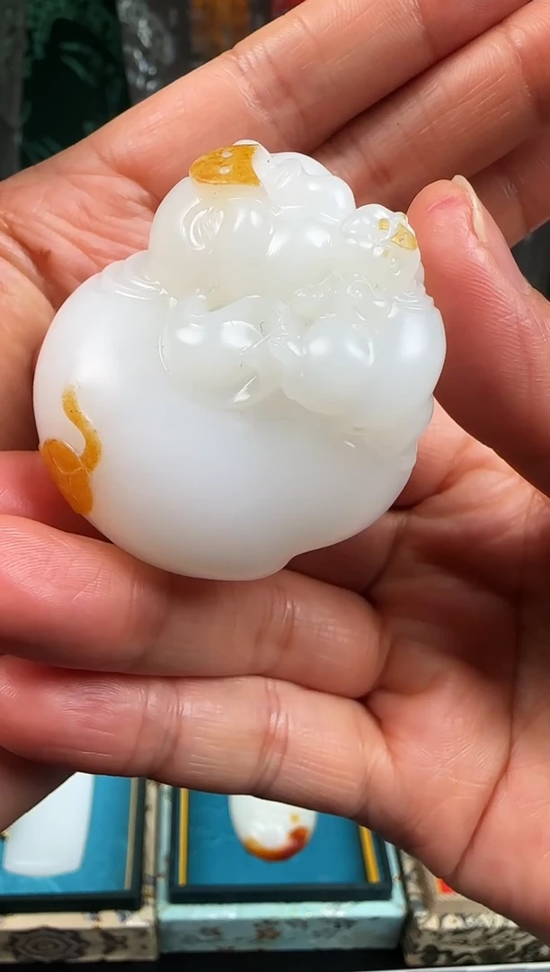 未镶嵌和田玉把件宸猪