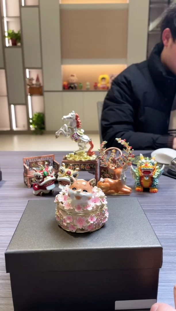 手工艺品琉璃柴犬樱花盒