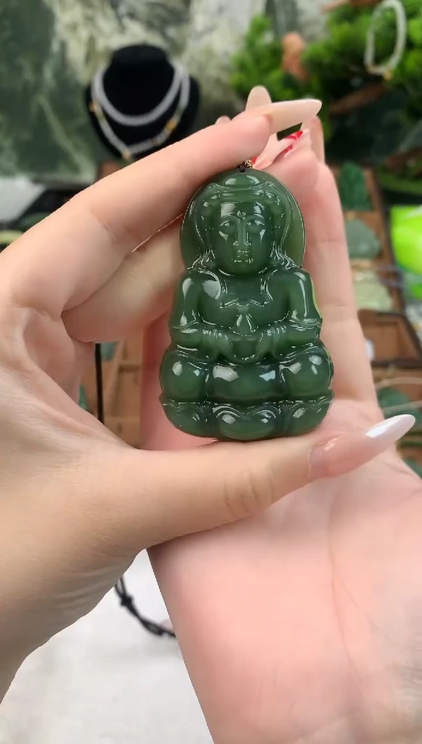 颈饰未镶嵌和田玉吊坠
