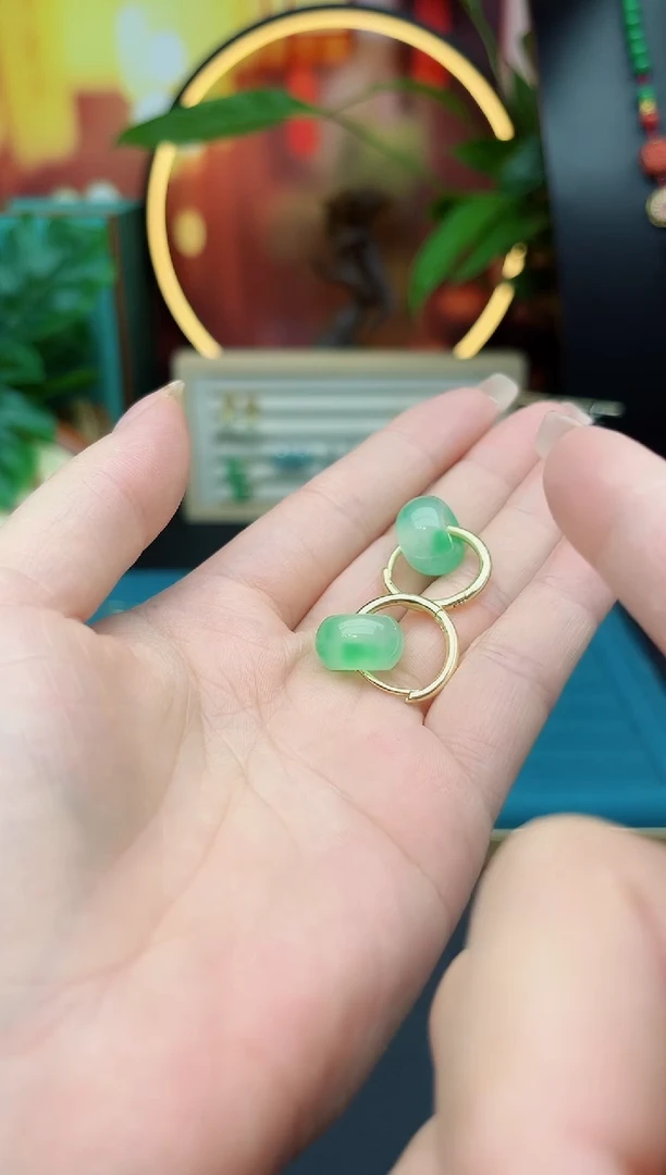 石英质玉（非洲翠）未镶嵌耳饰538000