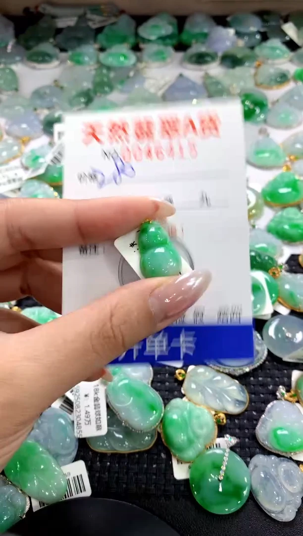 颈饰18K金镶嵌翡翠1