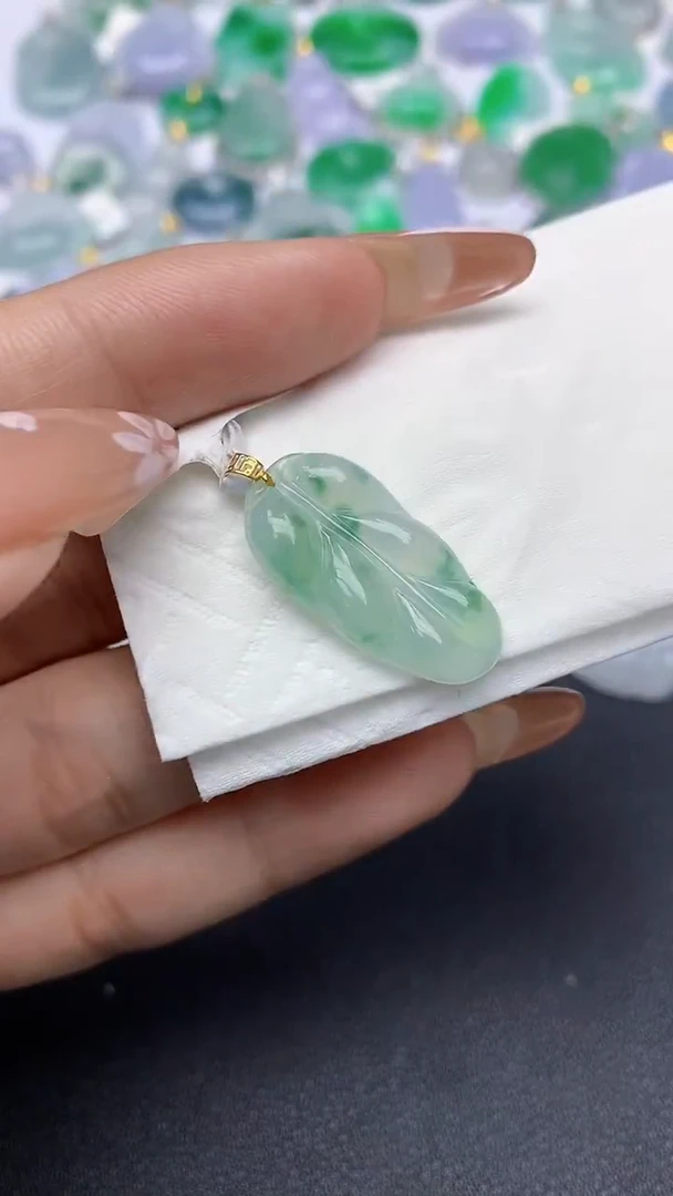 颈饰18K金镶嵌翡翠a货假一赔三支持复检百元上9元证书费自理