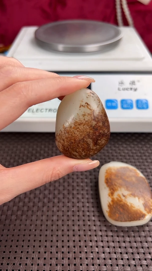 颈饰未镶嵌和田玉原石