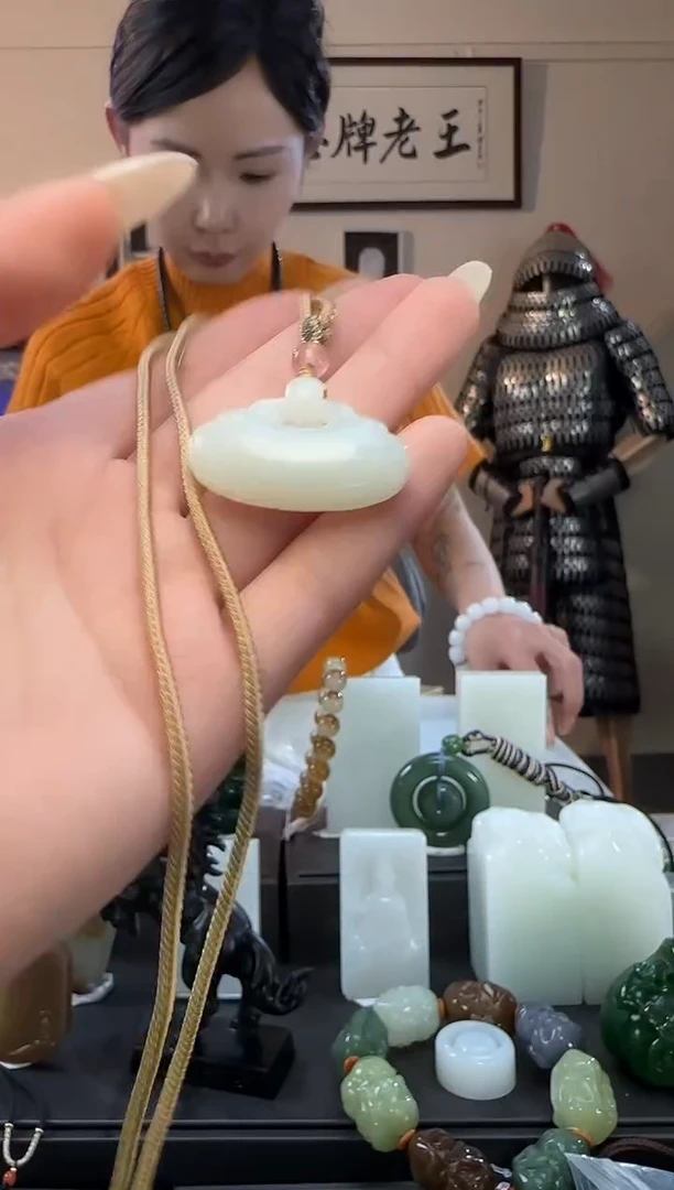 颈饰未镶嵌和田玉白玉如意吊坠